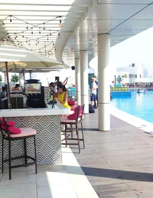 Amazing Apartment With Infinity Pool 迪拜 外观 照片